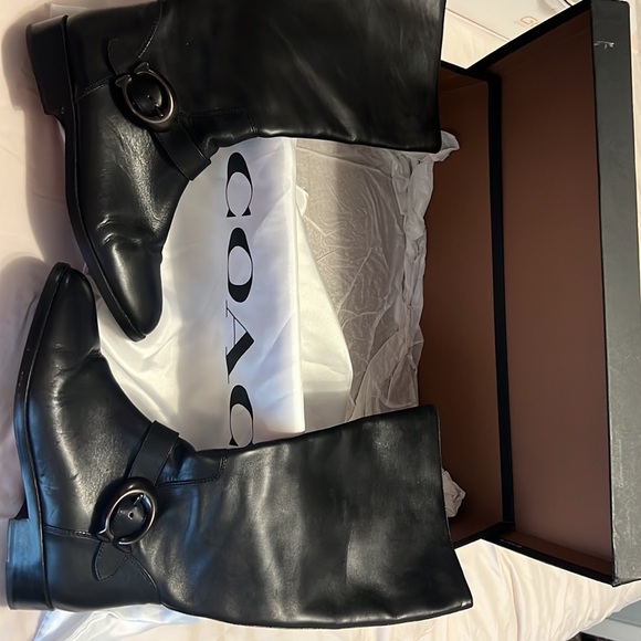 Mid calf length COACH boots - Picture 5 of 11